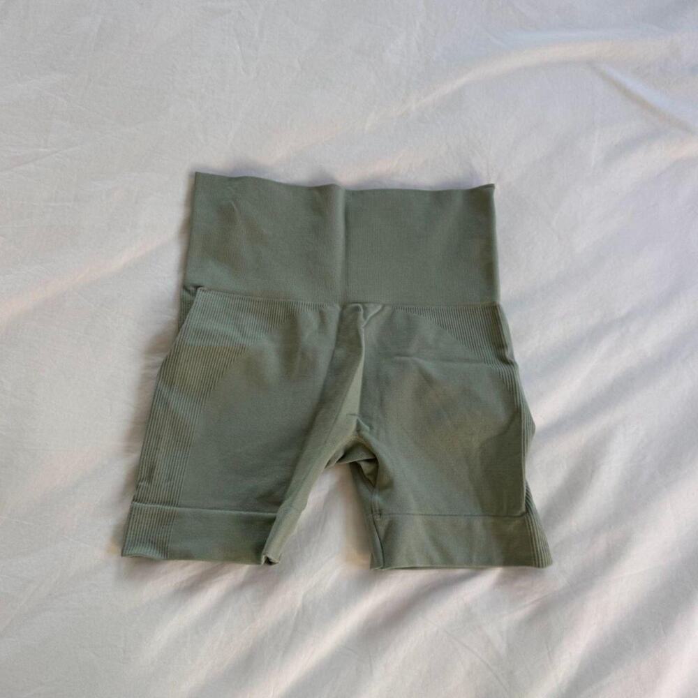 Khaki green set active shorts